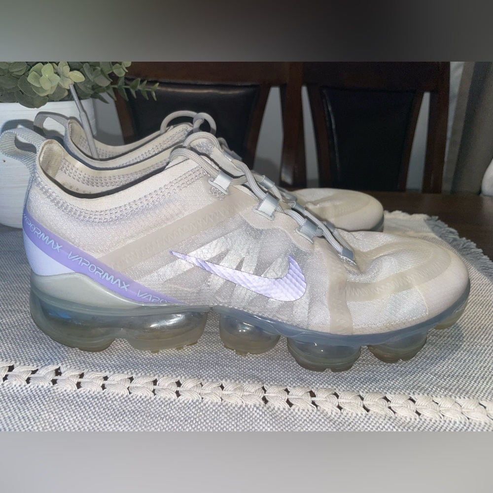 Nike Air VaporMax Women’s Size 9.5 Cream Purple Running Shoes Sneakers